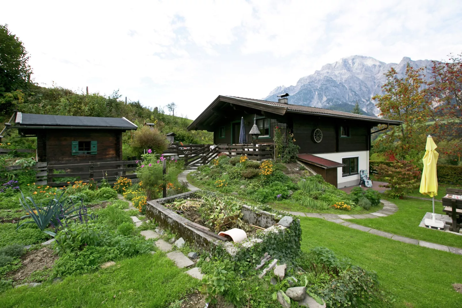 Chalet Madreit-Gardens summer