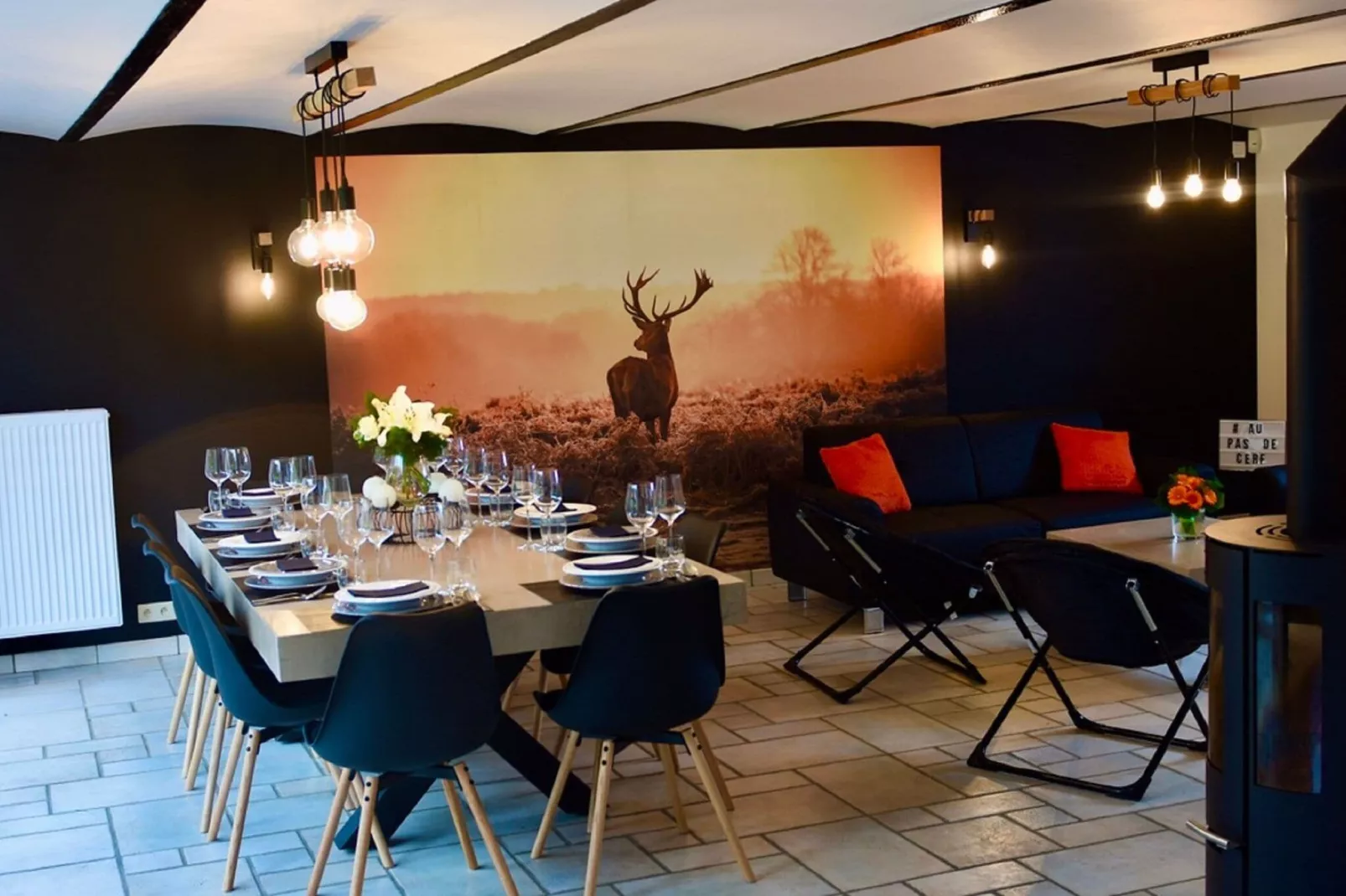 Au Pas de Cerf-Dining room
