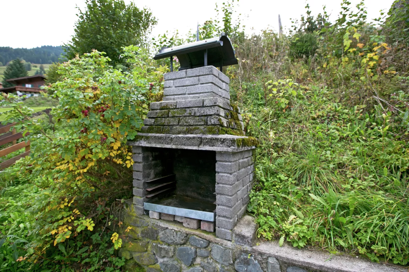 Chalet Madreit-Gardens summer