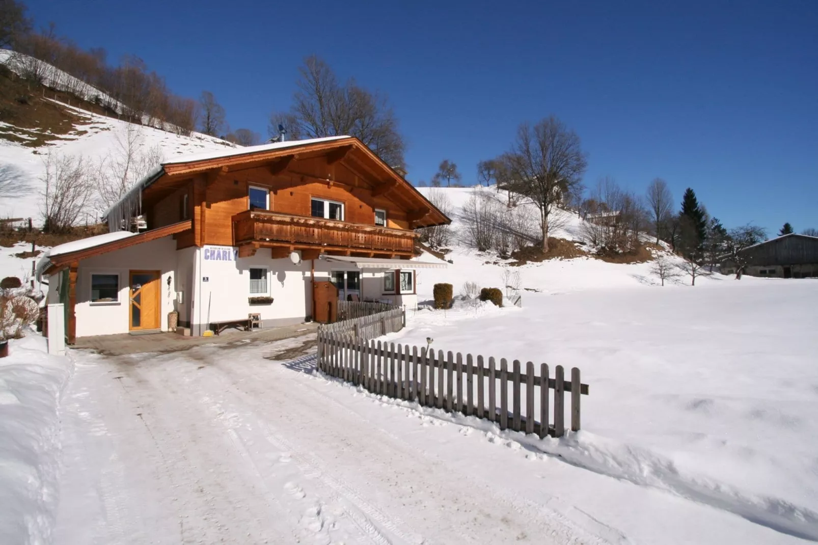 Gabi-Exterior winter
