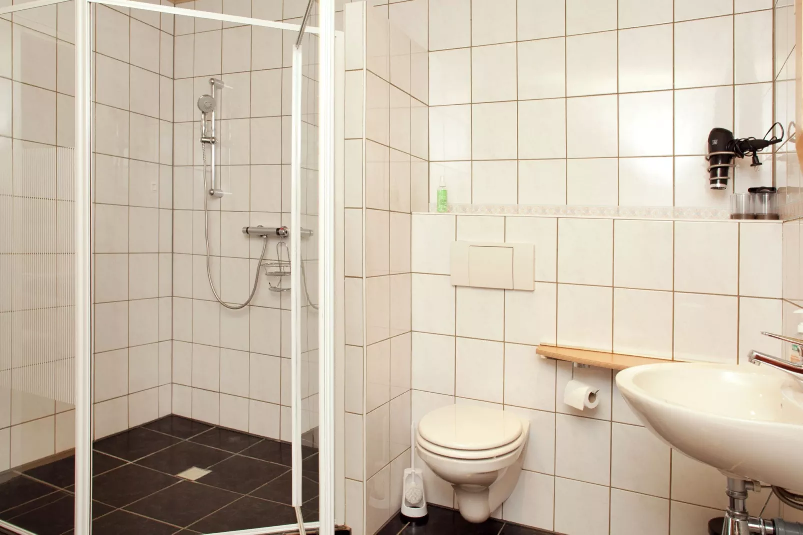 Gabi-Bathroom