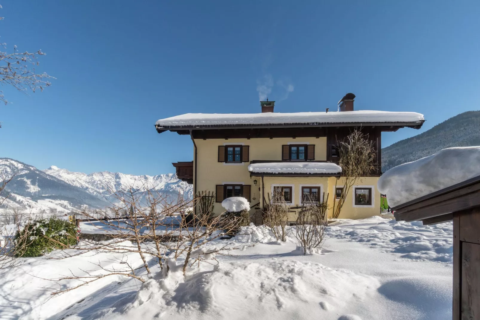 Maria-Exterior winter