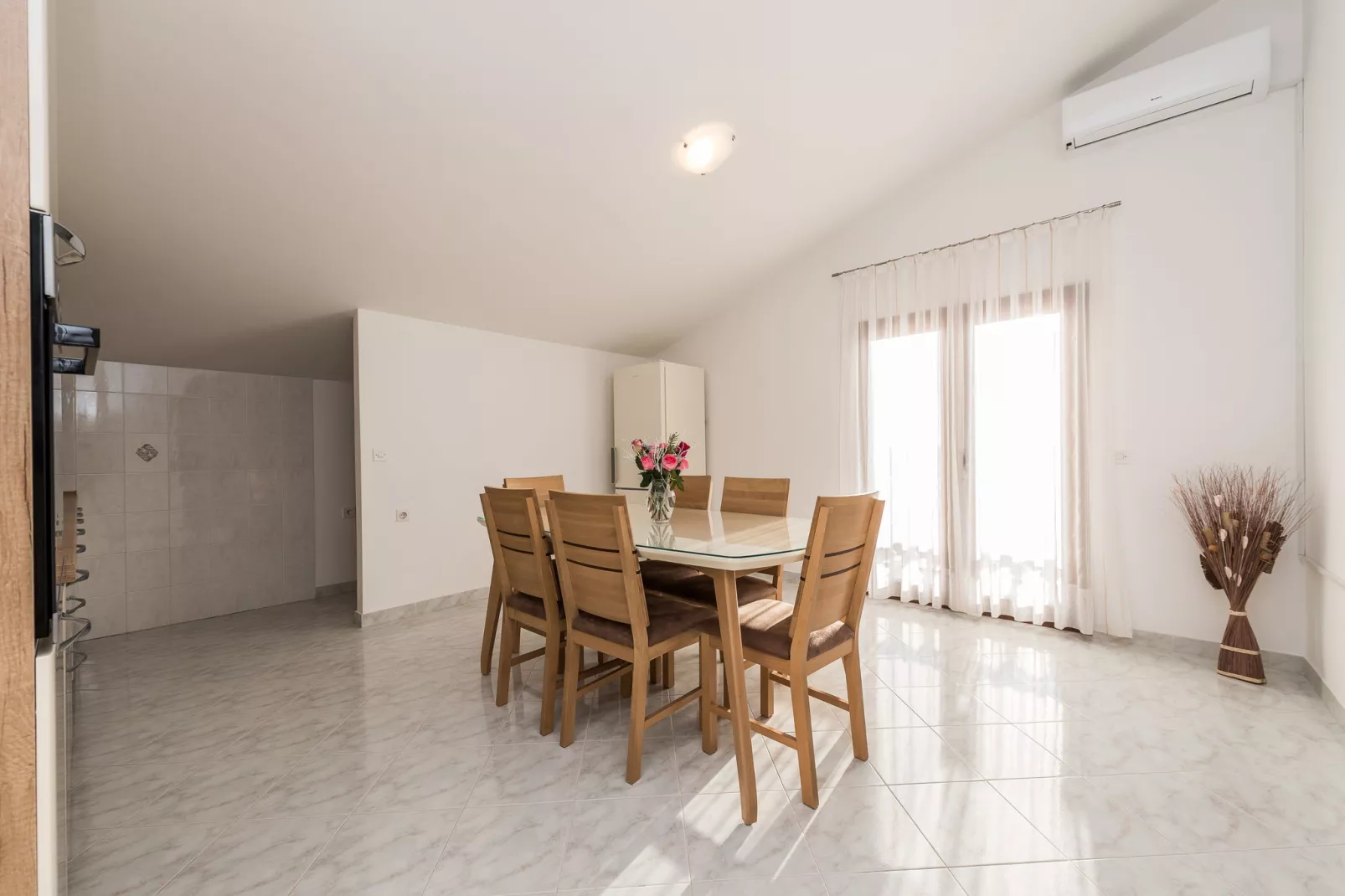 Apartment N i L-Dining room