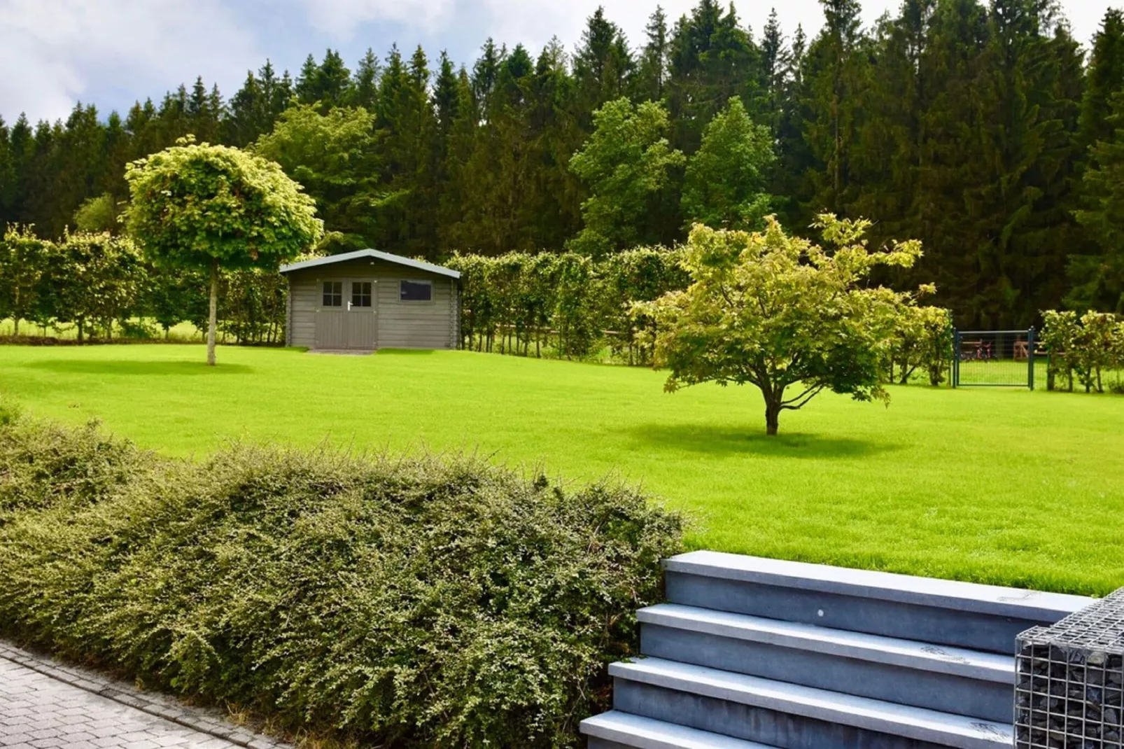 Au Pas de Cerf-Gardens summer