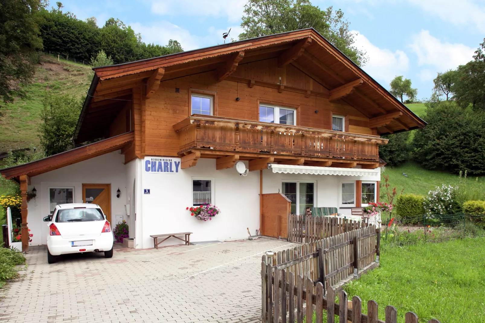 Gabi-Exterior summer