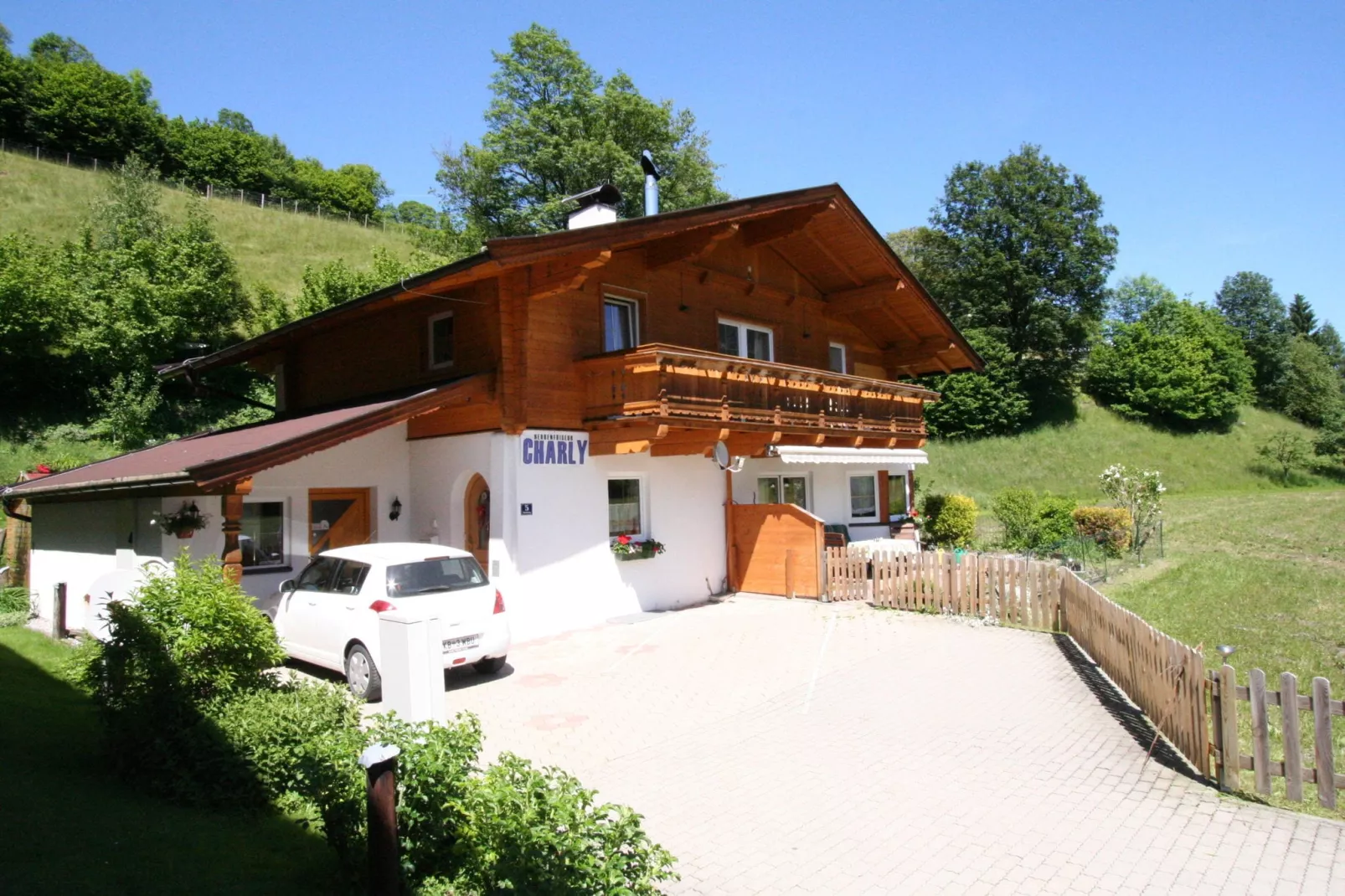 Gabi-Exterior summer