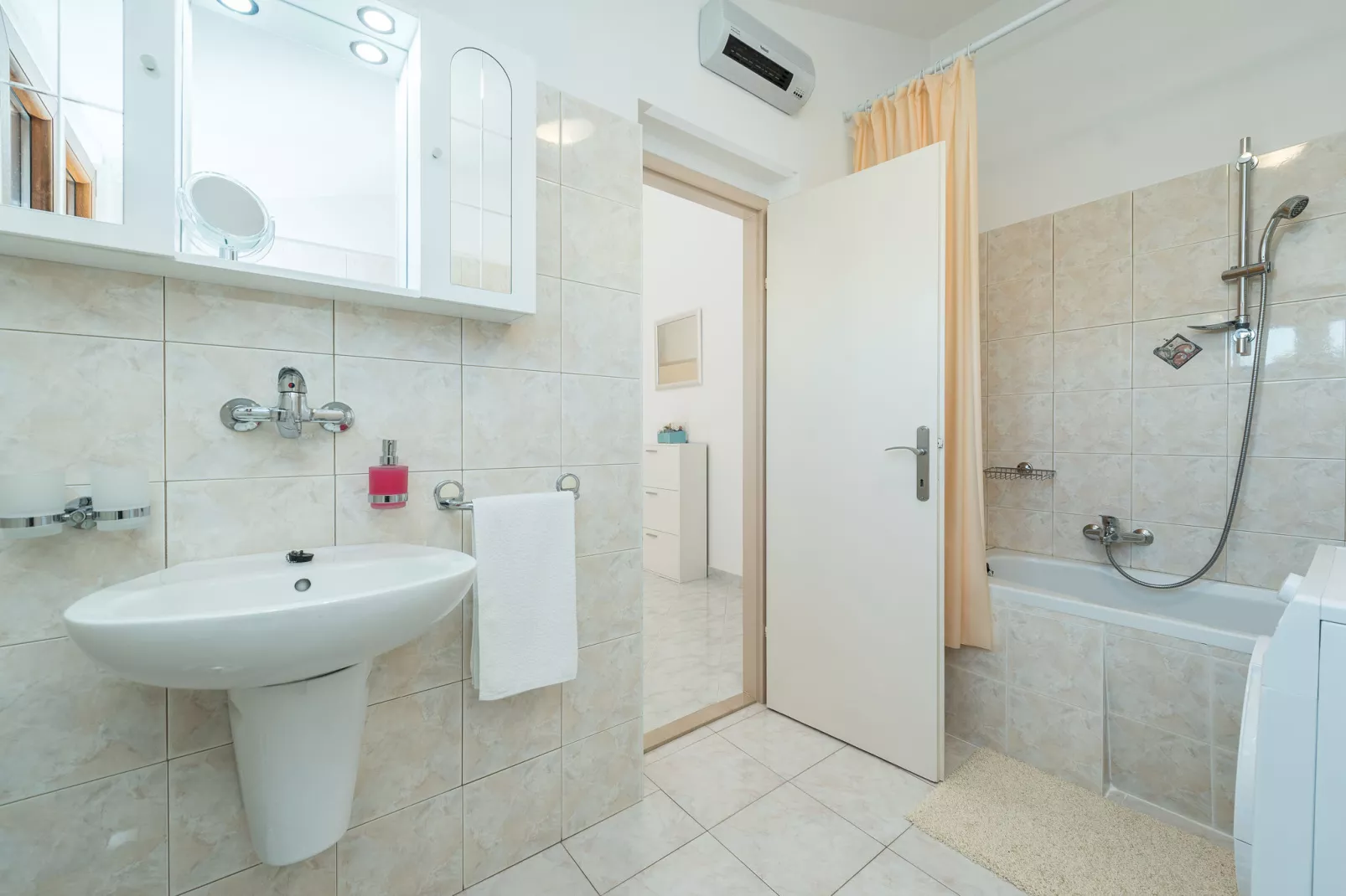 Apartment N i L-Bathroom