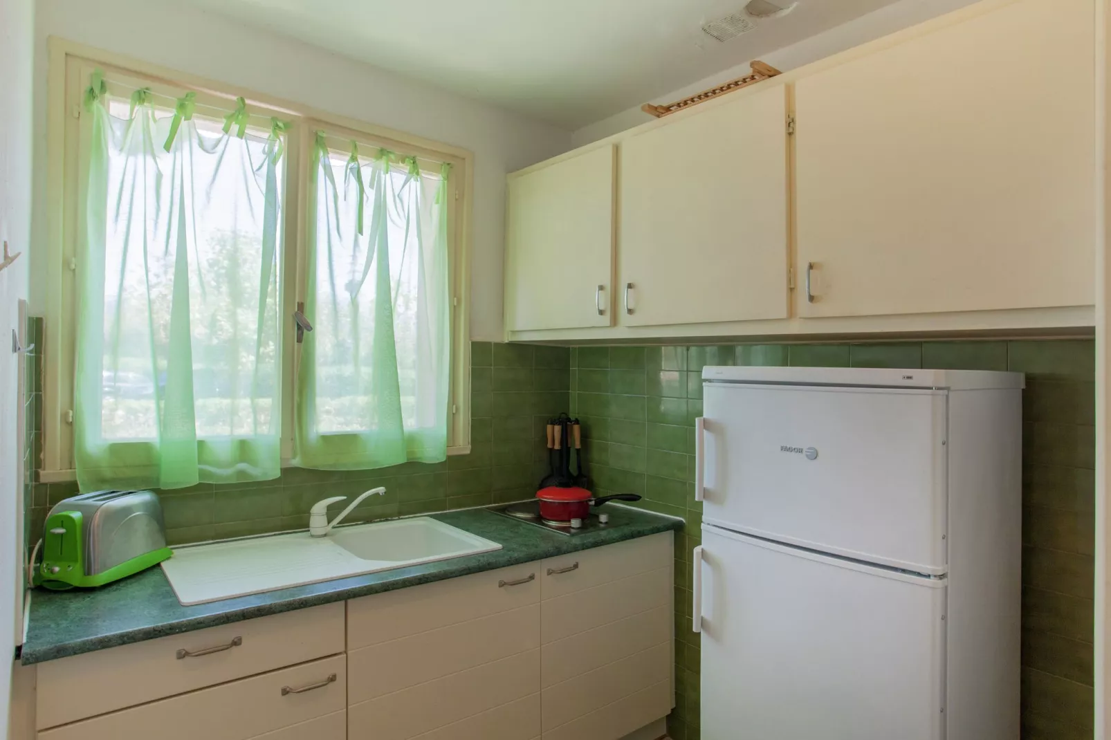 Les Neireides II-Kitchen