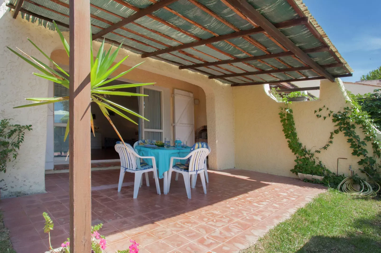Les Neireides II-Terrace balcony