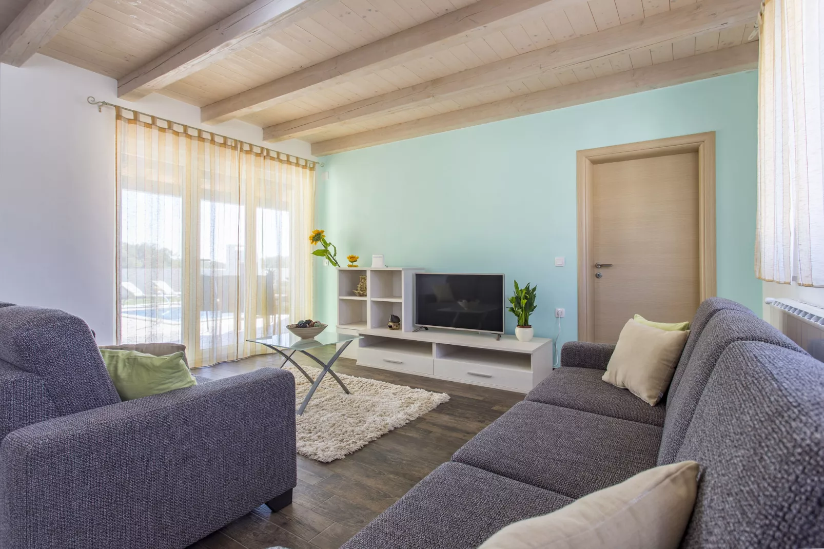 Cali-Living room