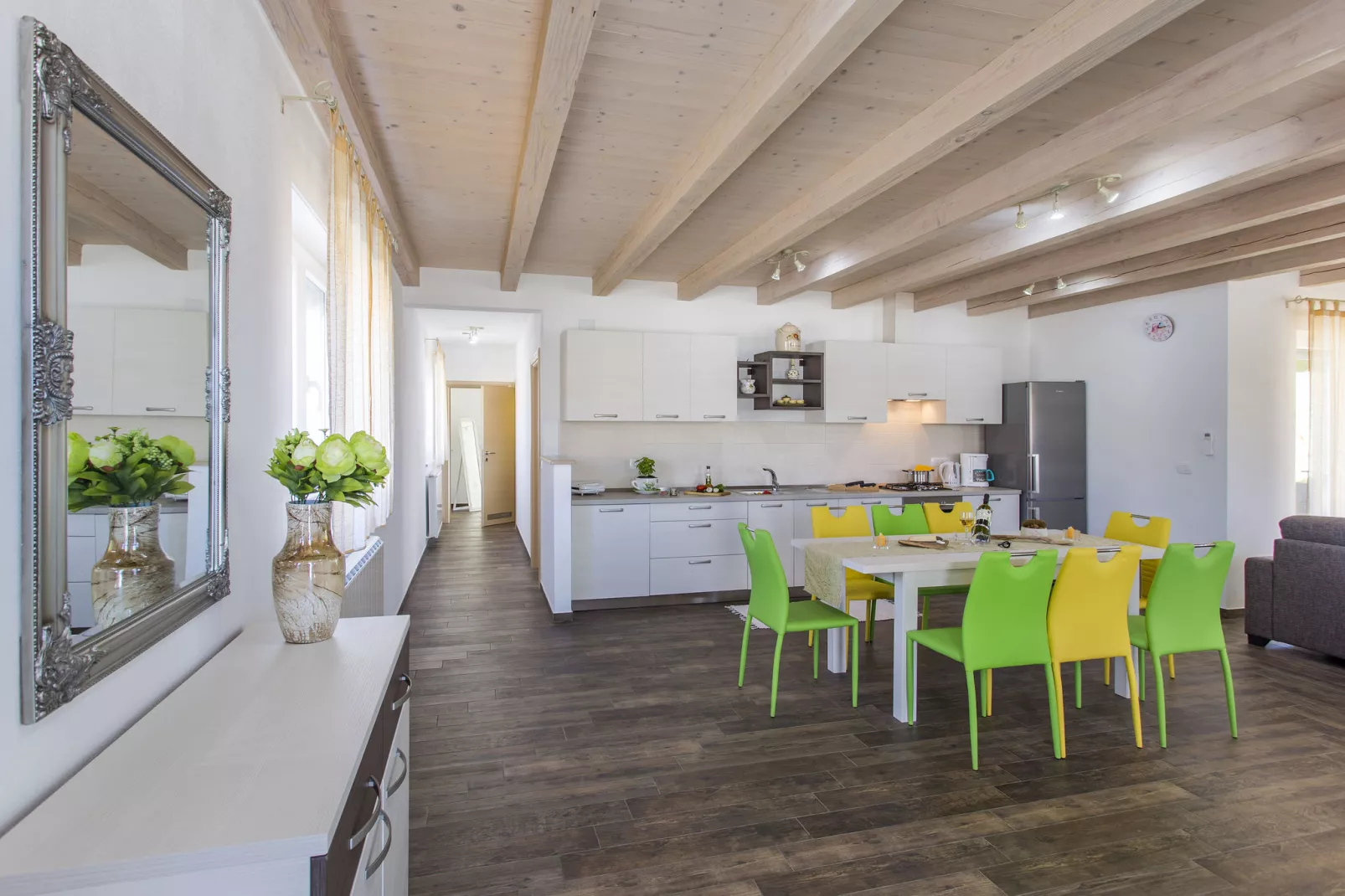 Cali-Living room