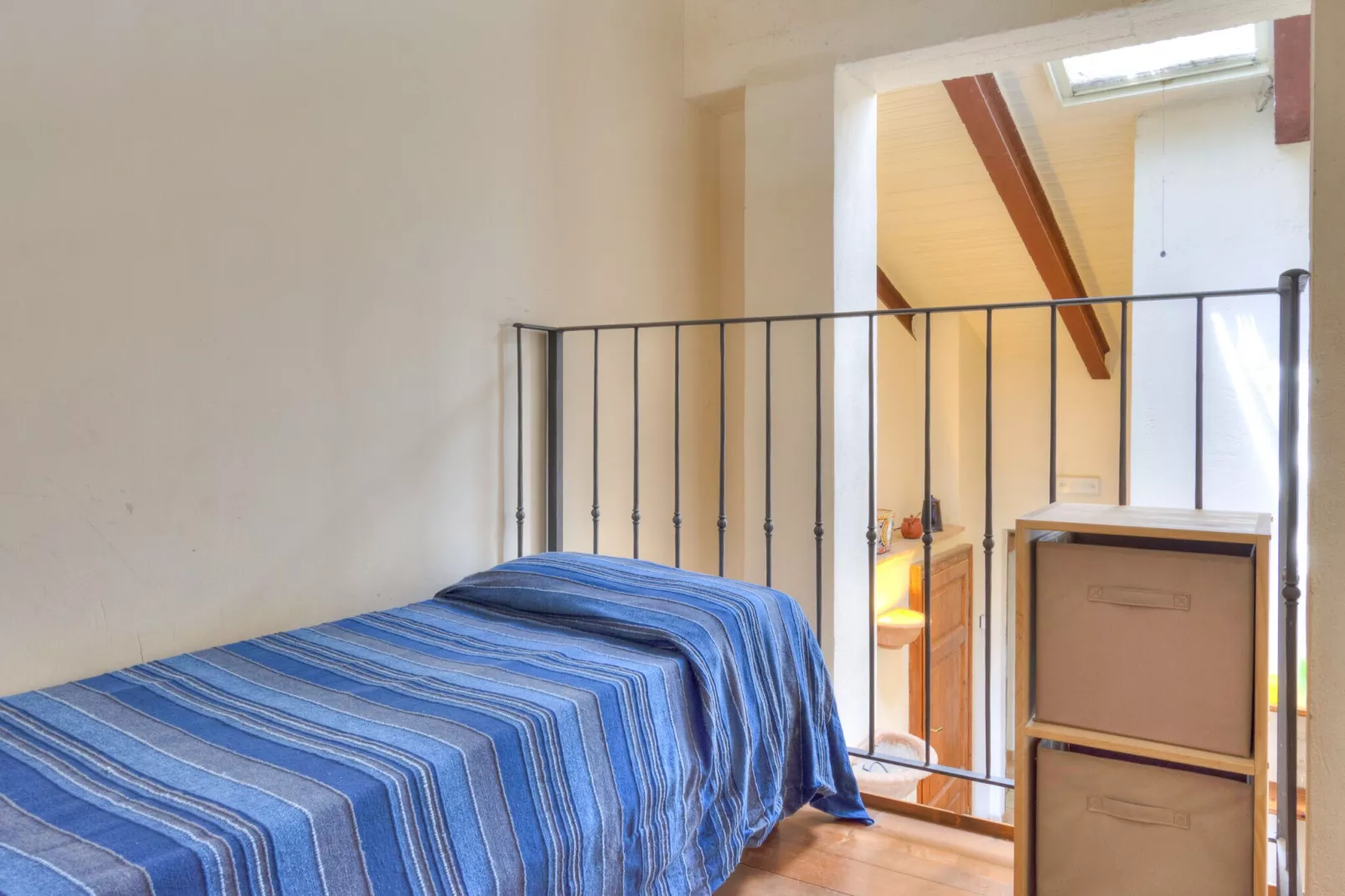 Allium-Bedroom