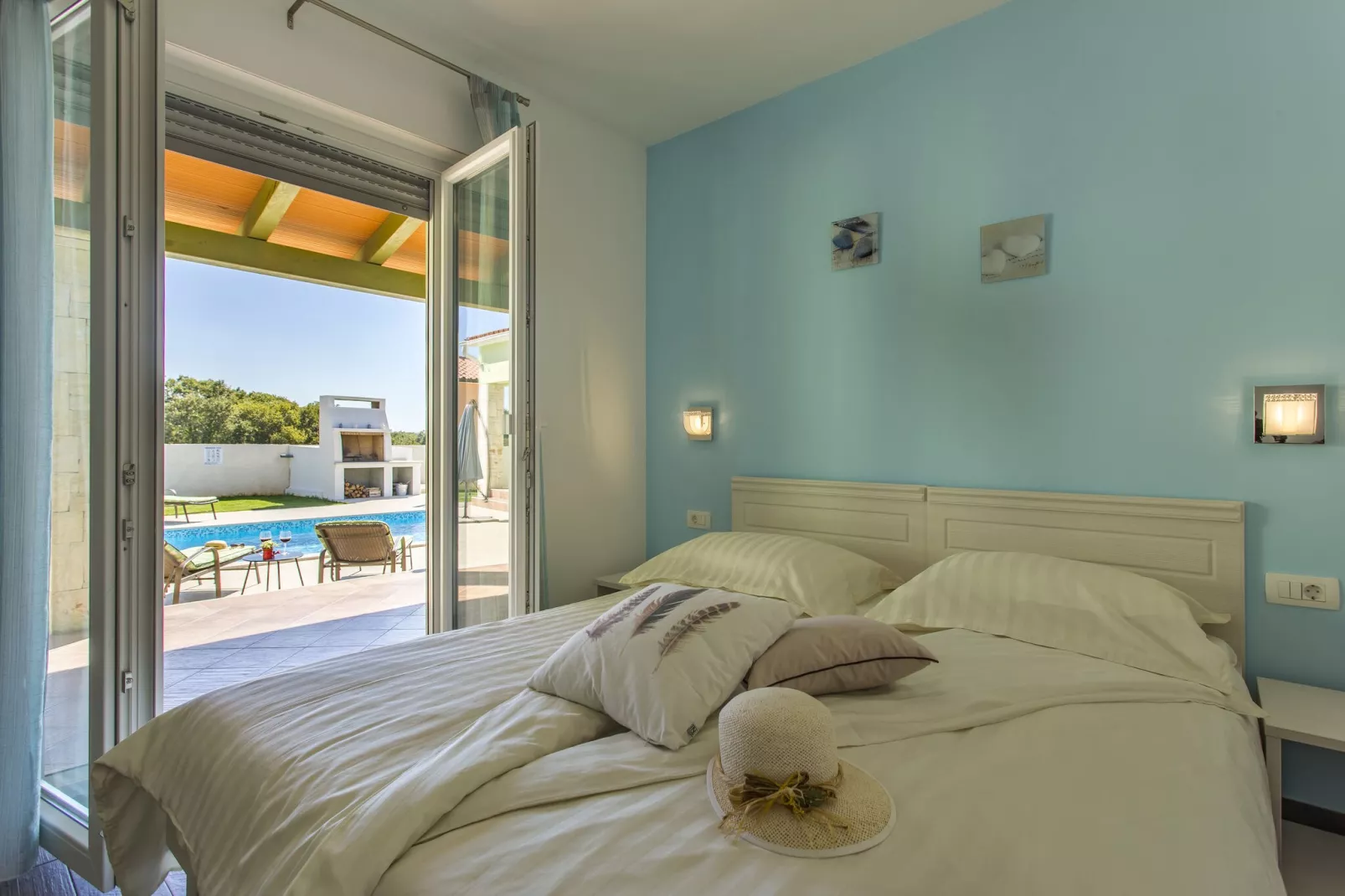 Cali-Bedroom