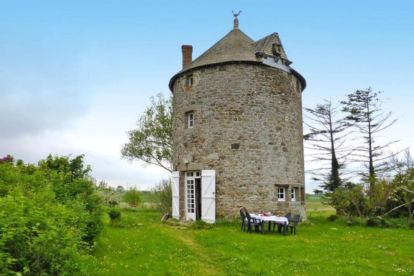 Mill Cherrueix-Exterior summer