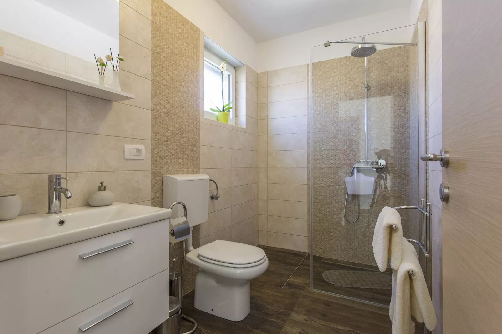 Cali-Bathroom