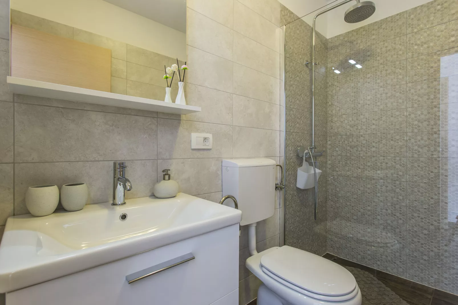 Cali-Bathroom