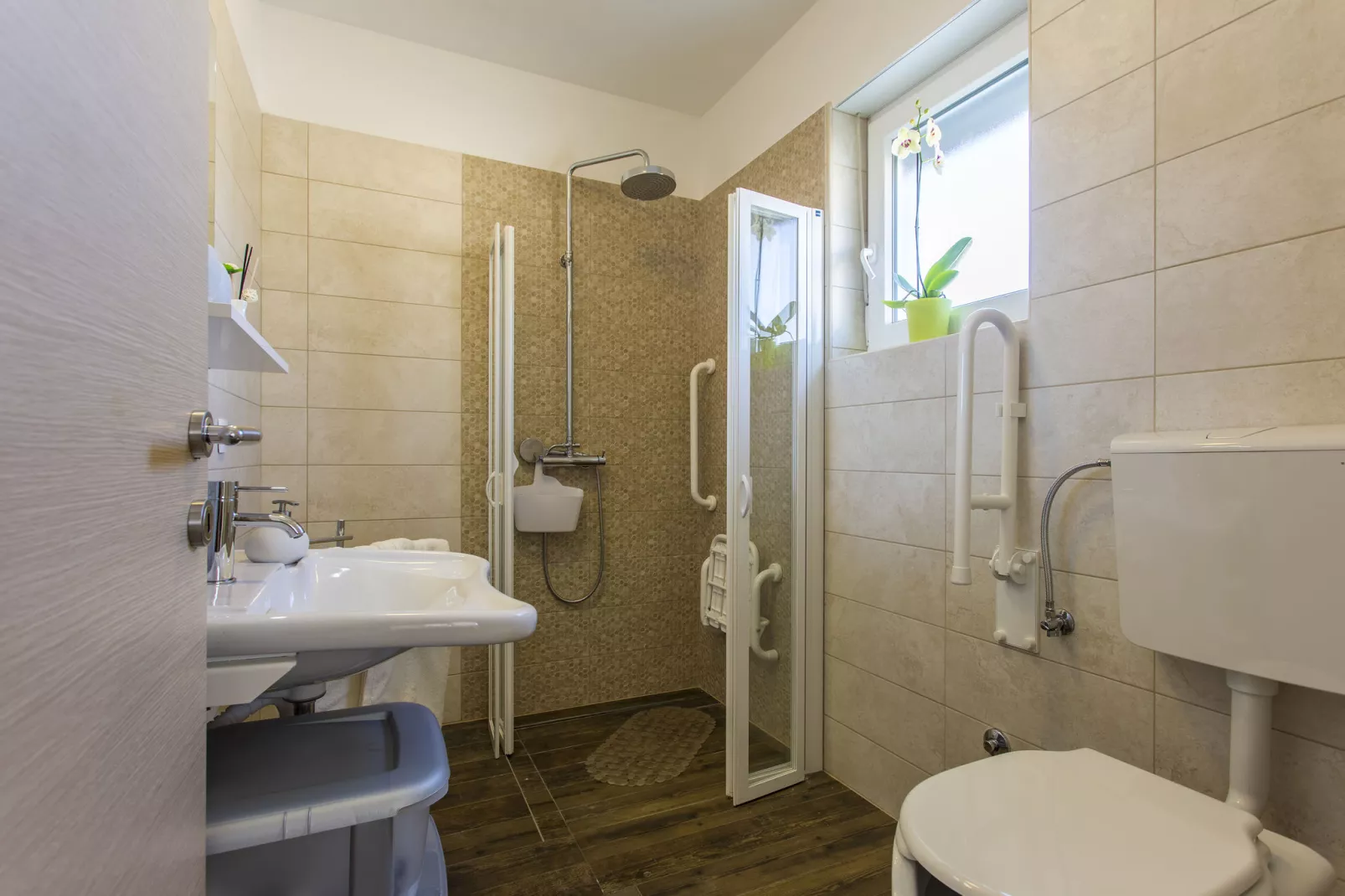 Cali-Bathroom