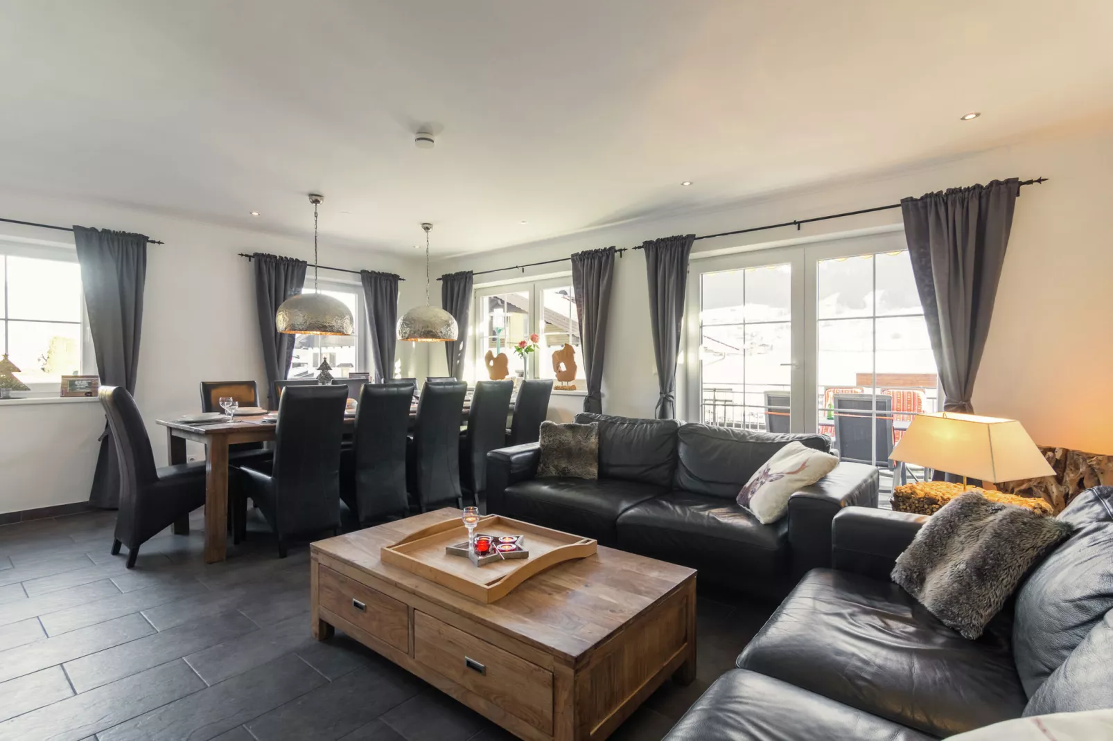 Reinie-Living room