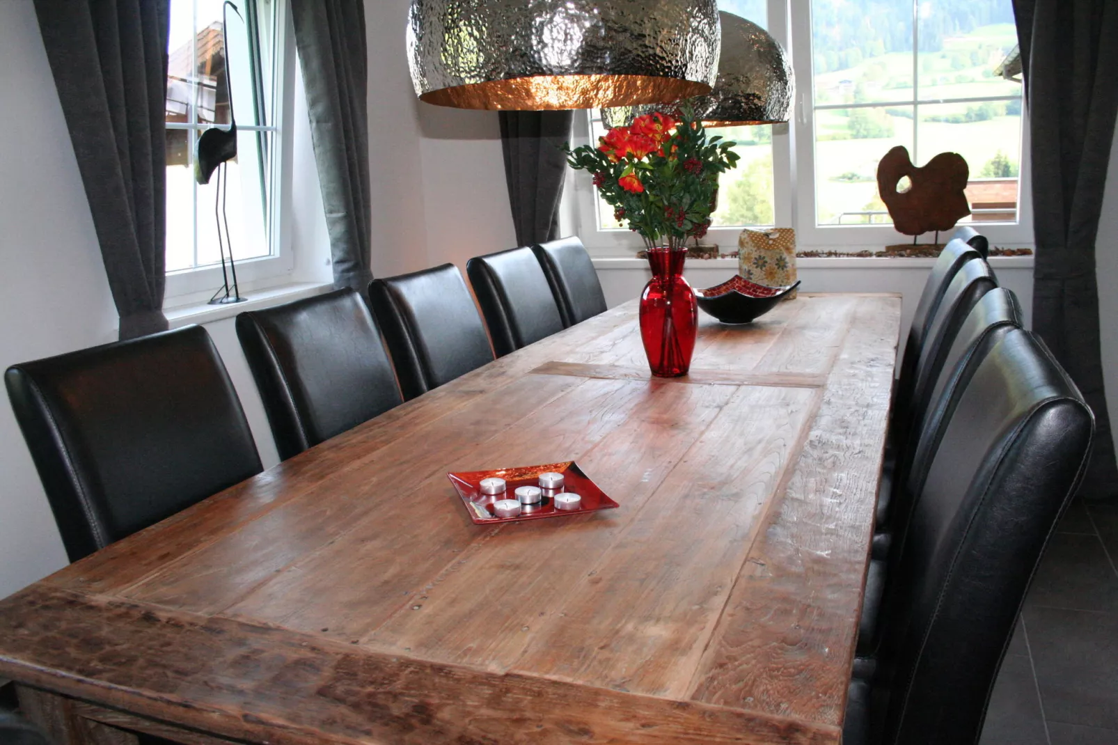 Reinie-Dining room