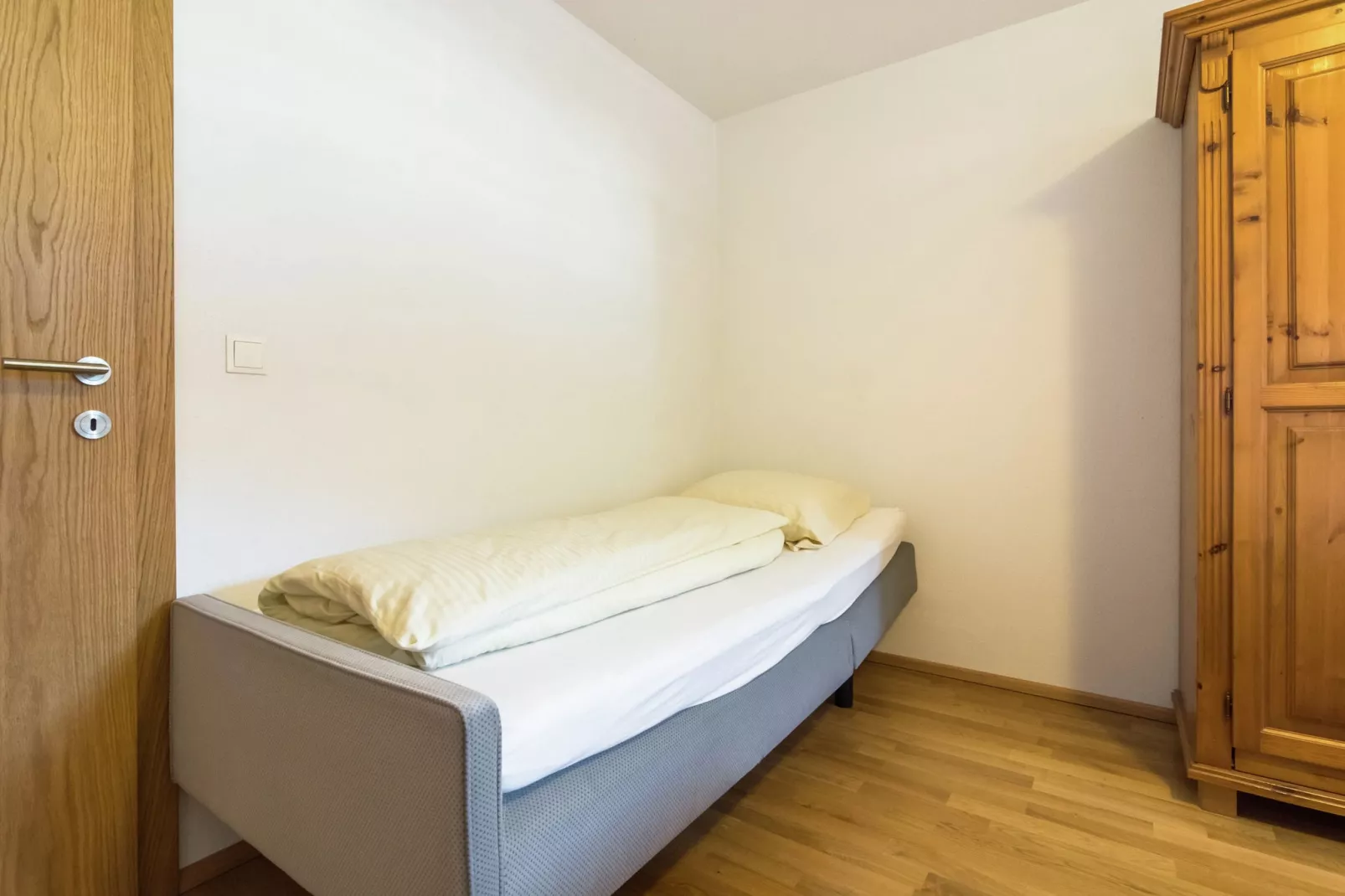 Reinie-Bedroom