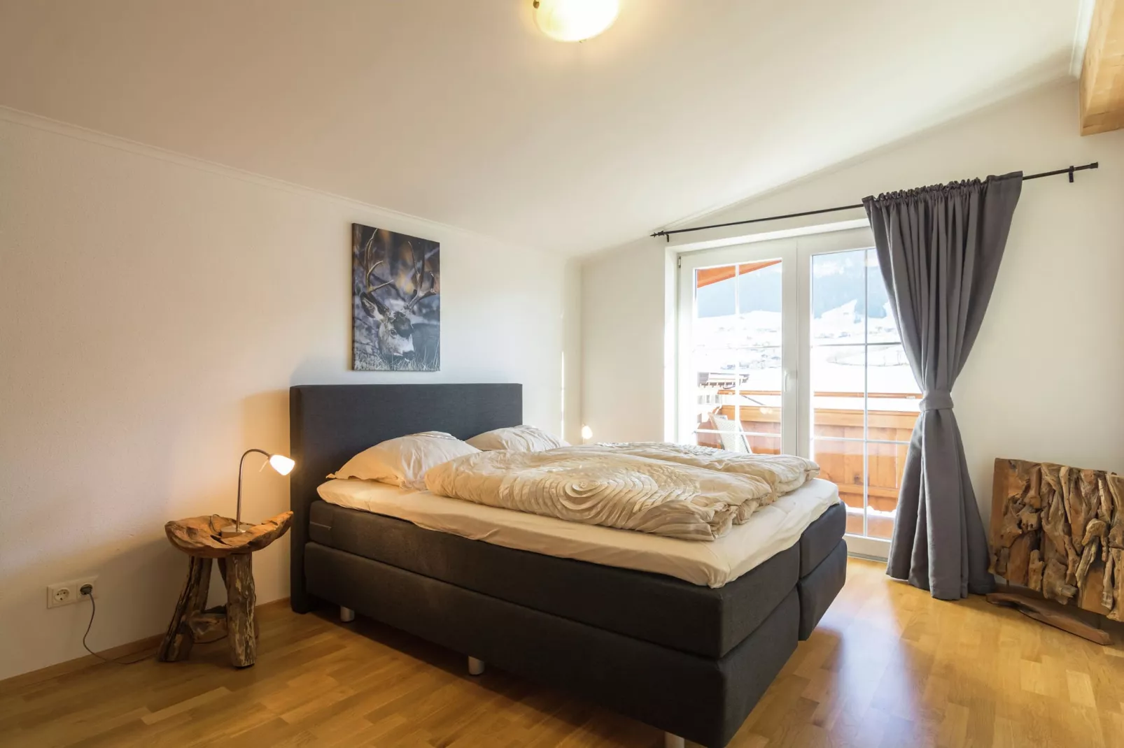 Reinie-Bedroom