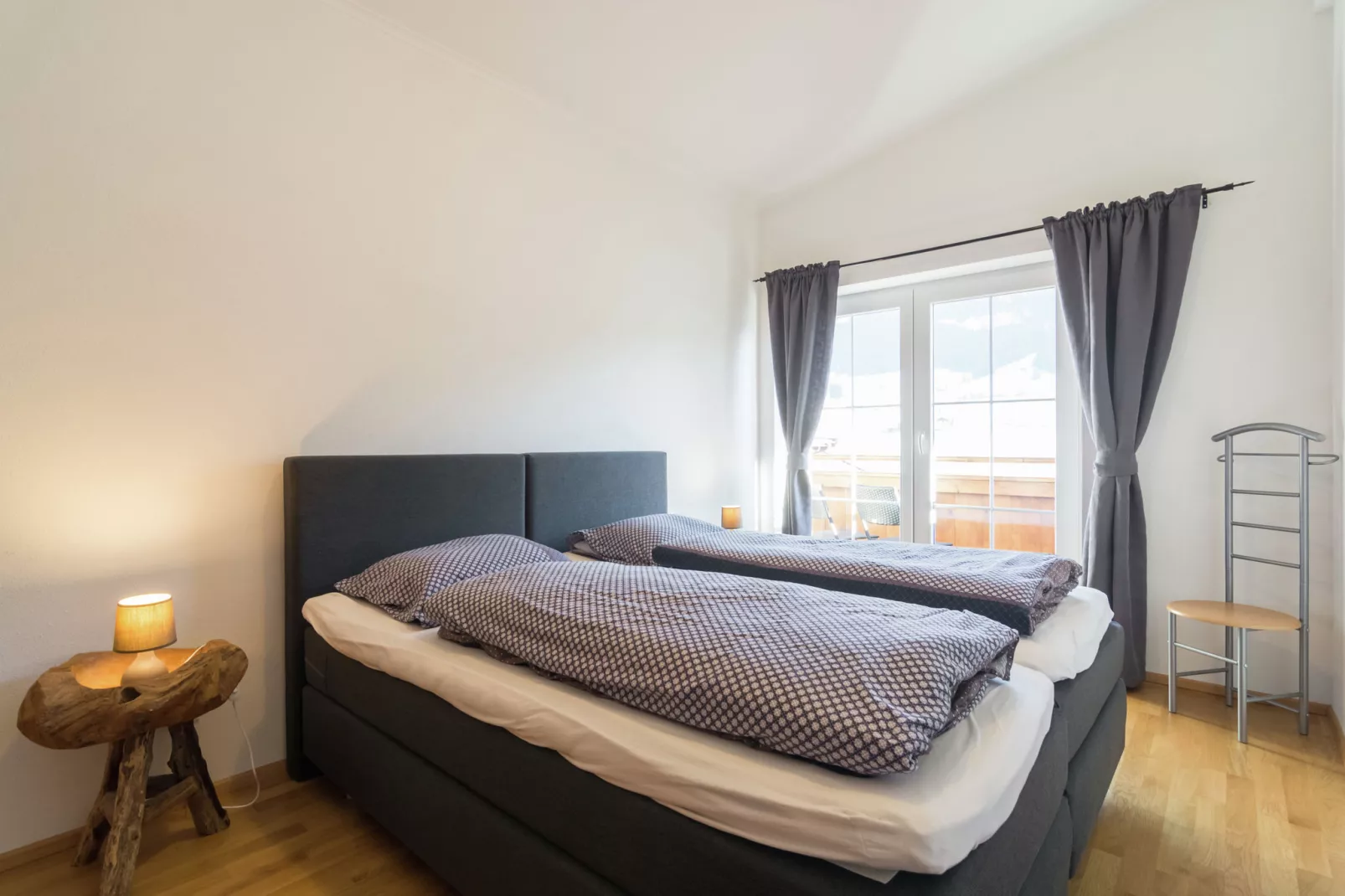 Reinie-Bedroom