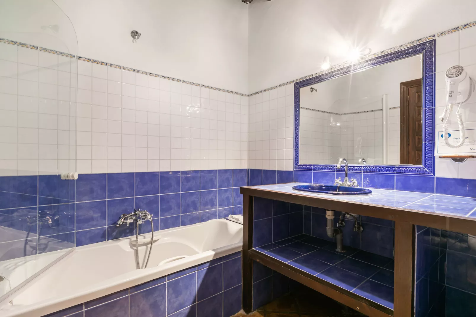 Cortijo Los Olivos-Bathroom