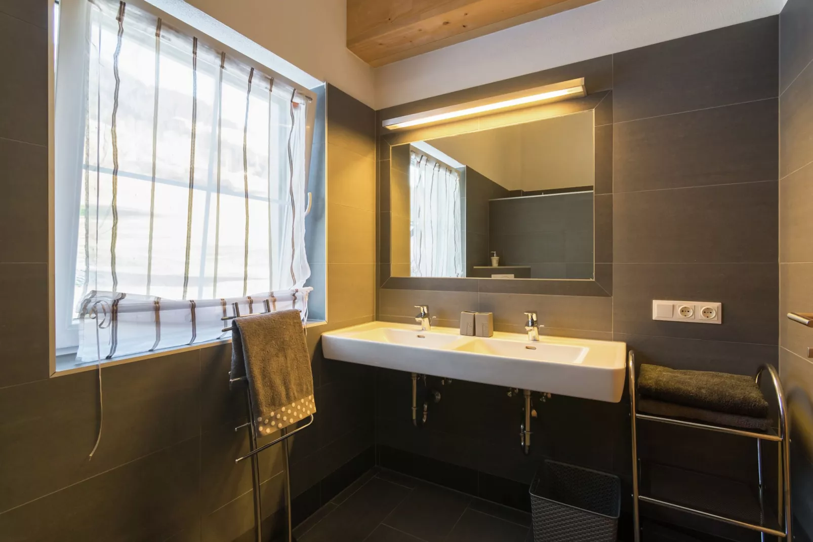Reinie-Bathroom