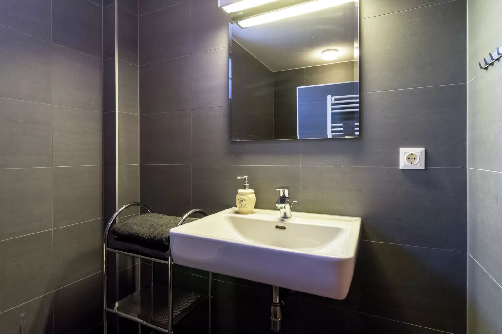 Reinie-Bathroom