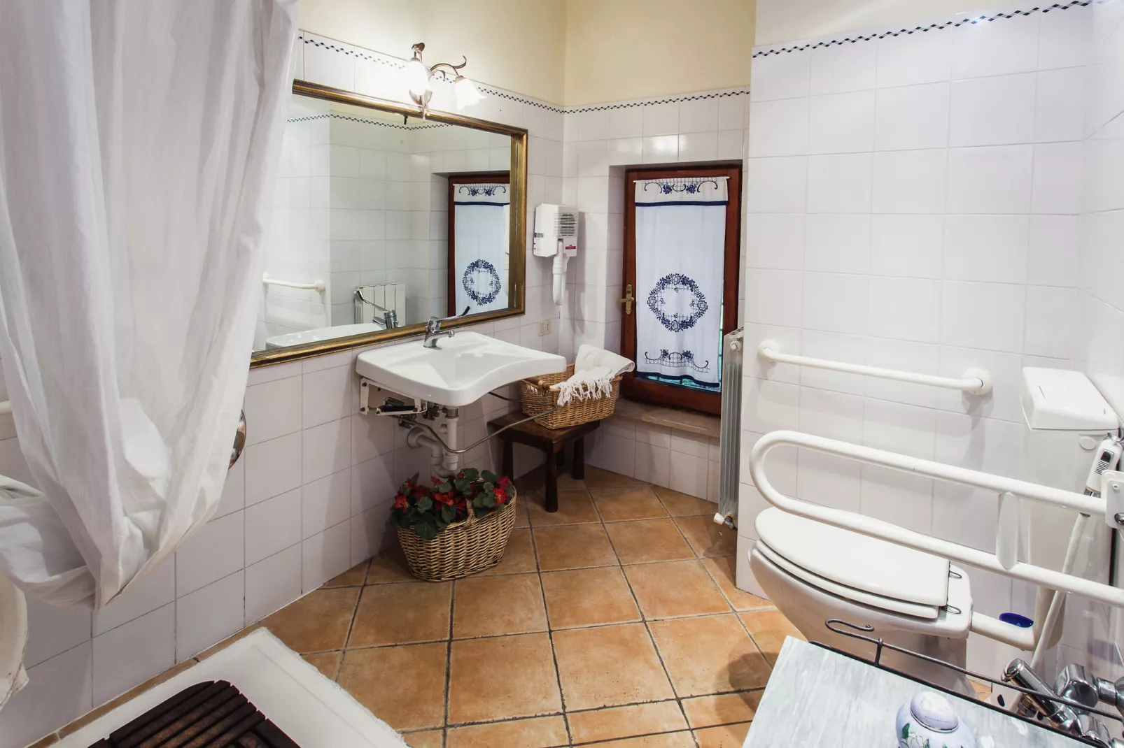 Salvia-Bathroom
