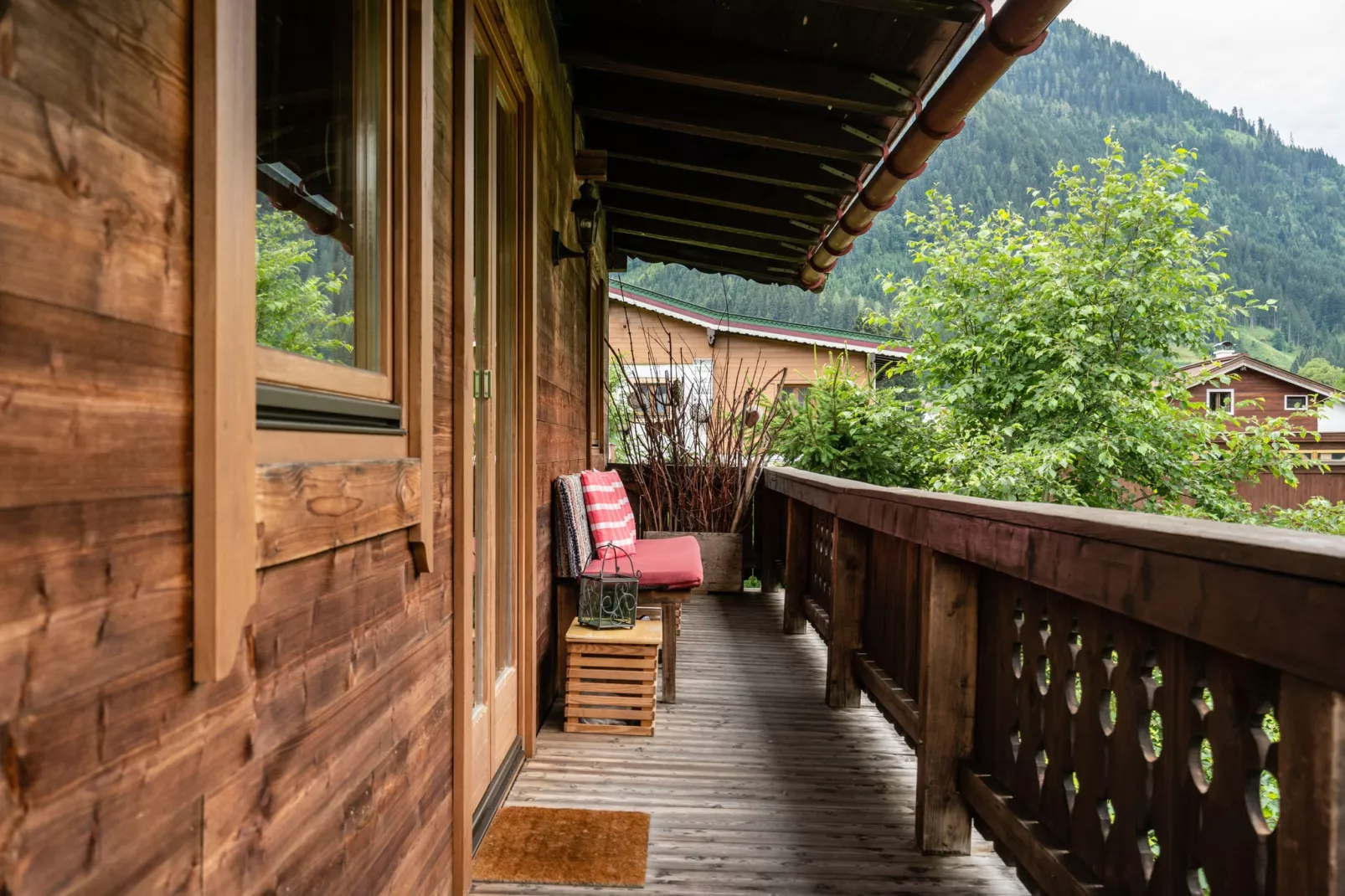 Chalet Leo-Terrace balcony