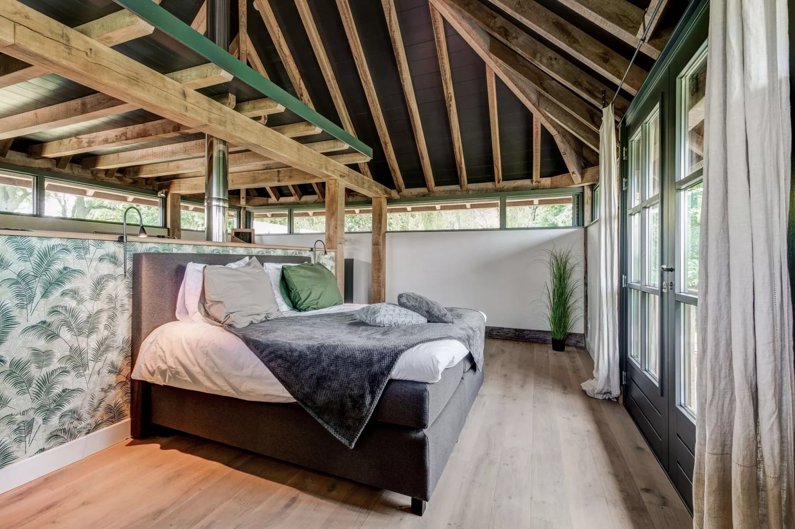 De Torre-Bedroom