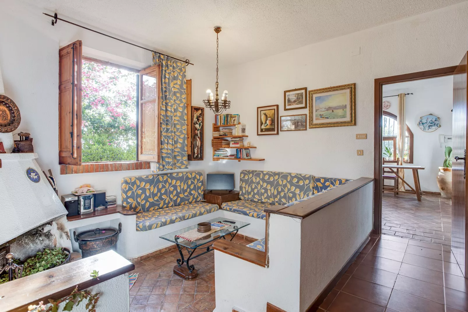 Belvilla by OYO Charming Villa with Roof Terrace-Living room
