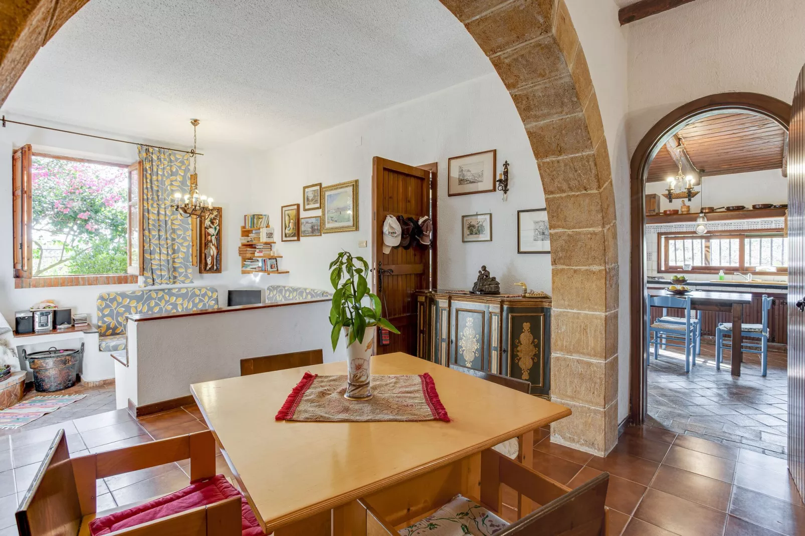 Belvilla by OYO Charming Villa with Roof Terrace-Living room