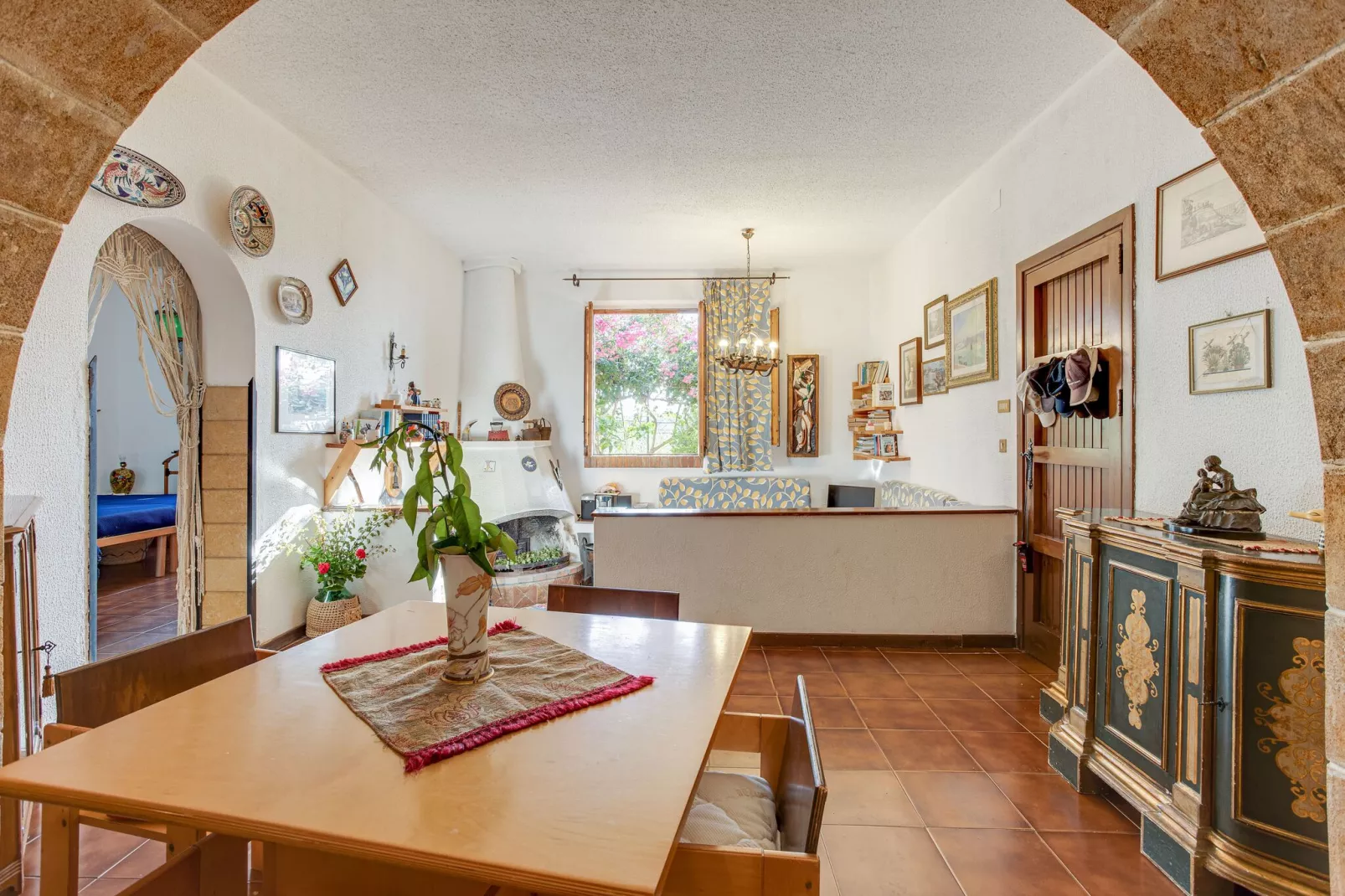 Belvilla by OYO Charming Villa with Roof Terrace-Living room