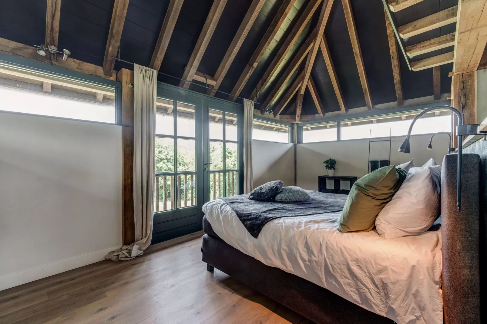 De Torre-Bedroom