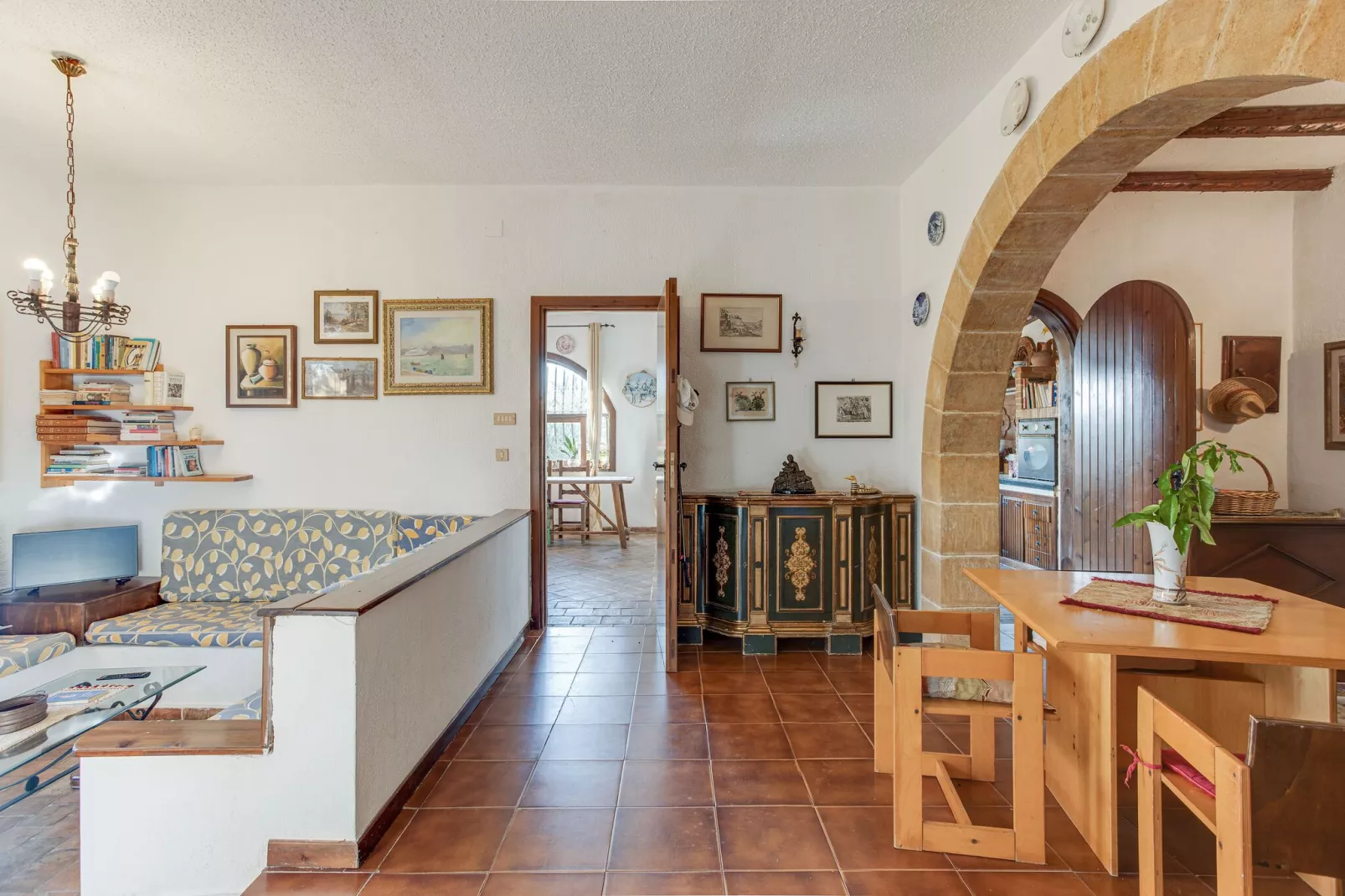 Belvilla by OYO Charming Villa with Roof Terrace-Living room