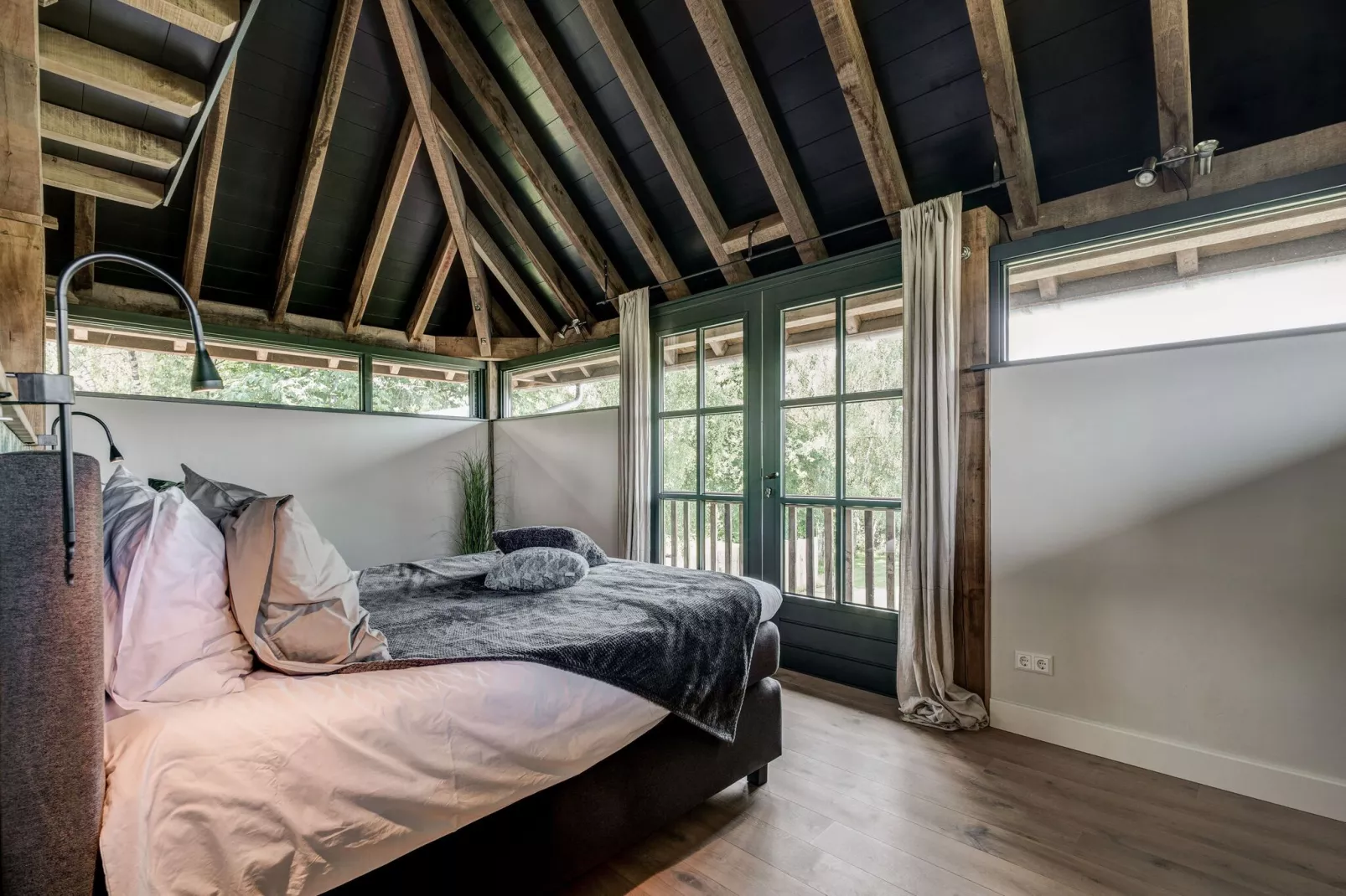 De Torre-Bedroom