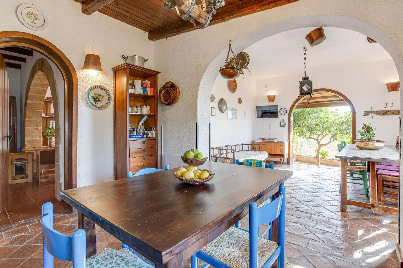 Belvilla by OYO Charming Villa with Roof Terrace-Dining room