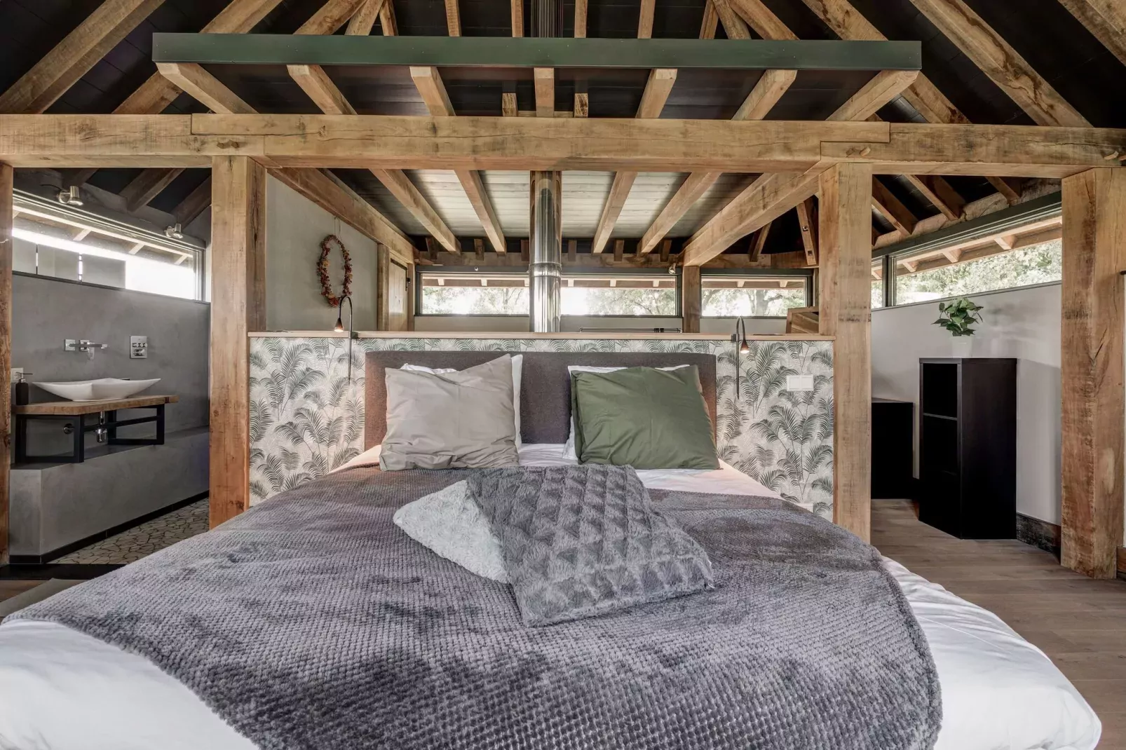 De Torre-Bedroom