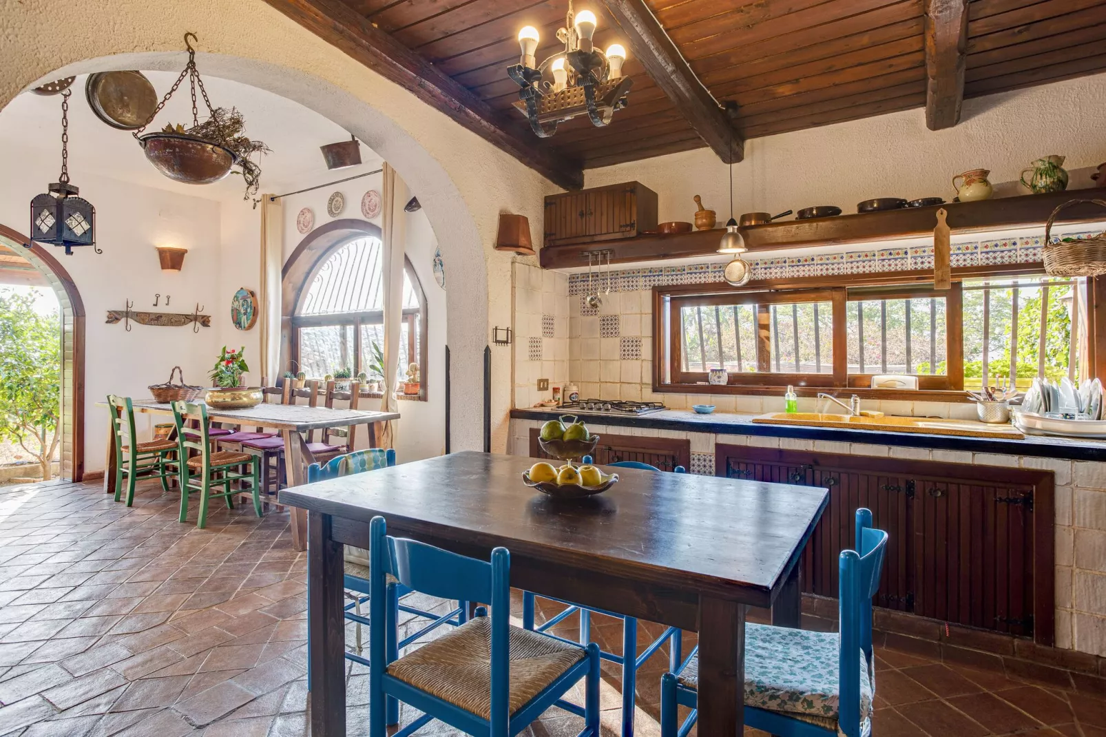 Belvilla by OYO Charming Villa with Roof Terrace-Dining room