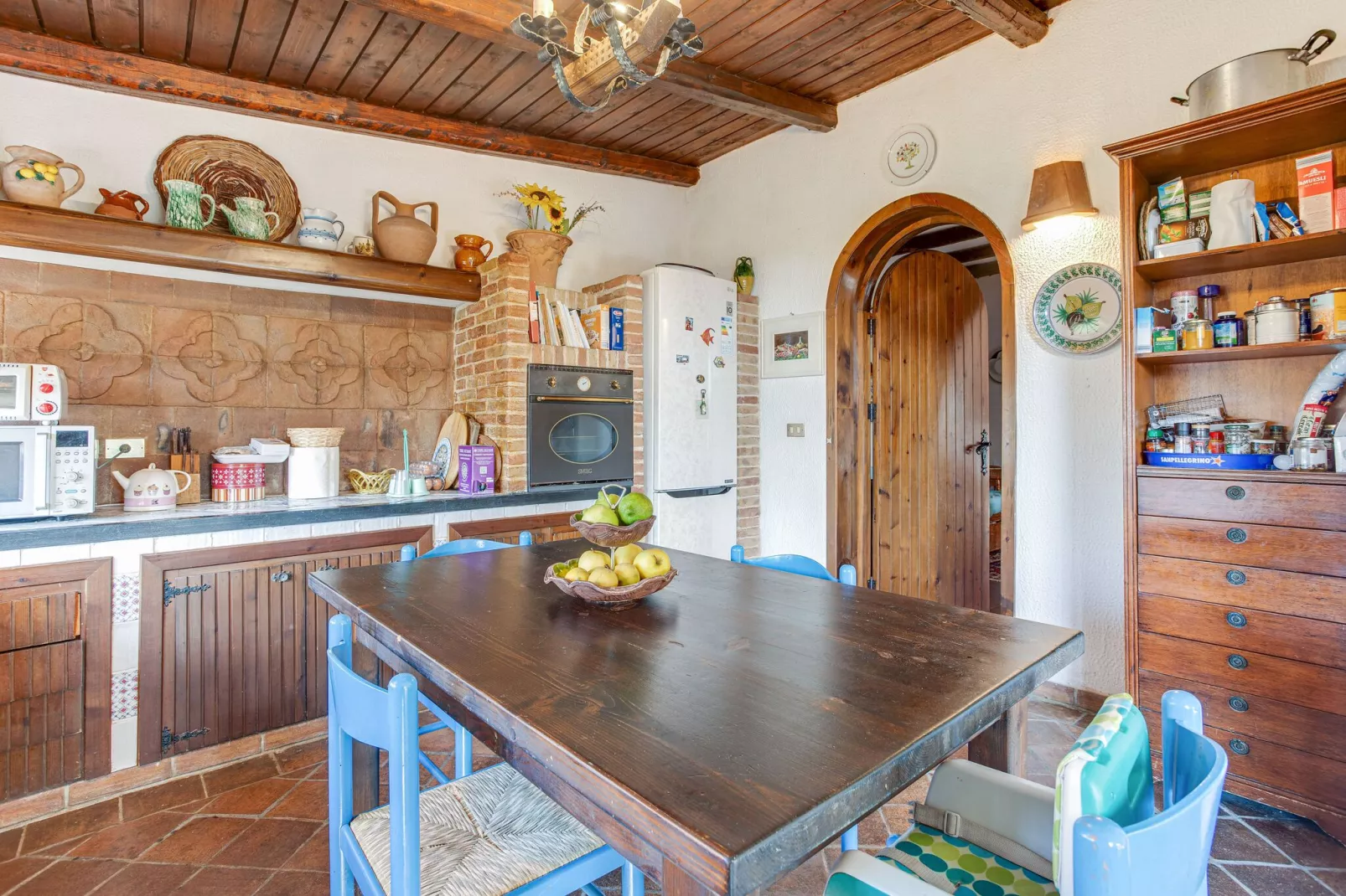 Belvilla by OYO Charming Villa with Roof Terrace-Kitchen
