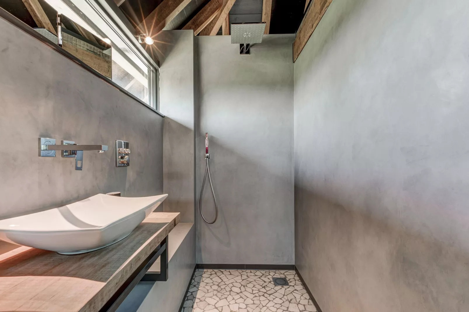 De Torre-Bathroom