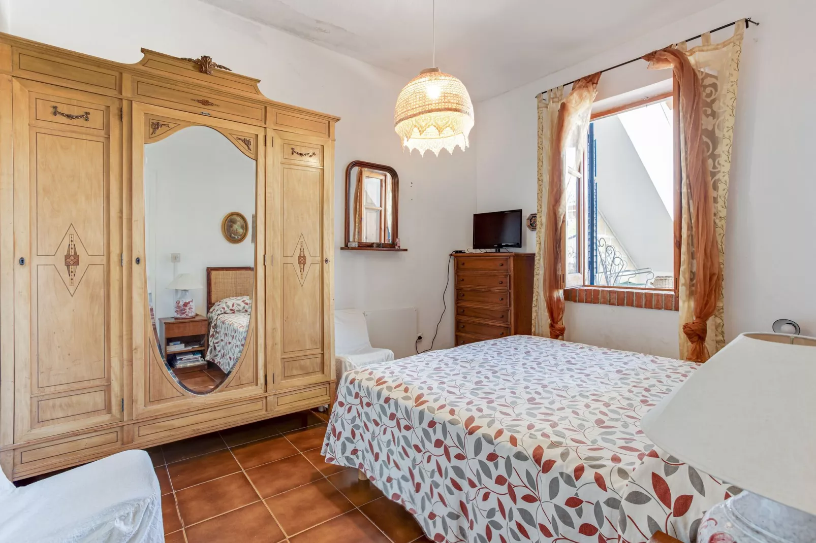 Belvilla by OYO Charming Villa with Roof Terrace-Bedroom