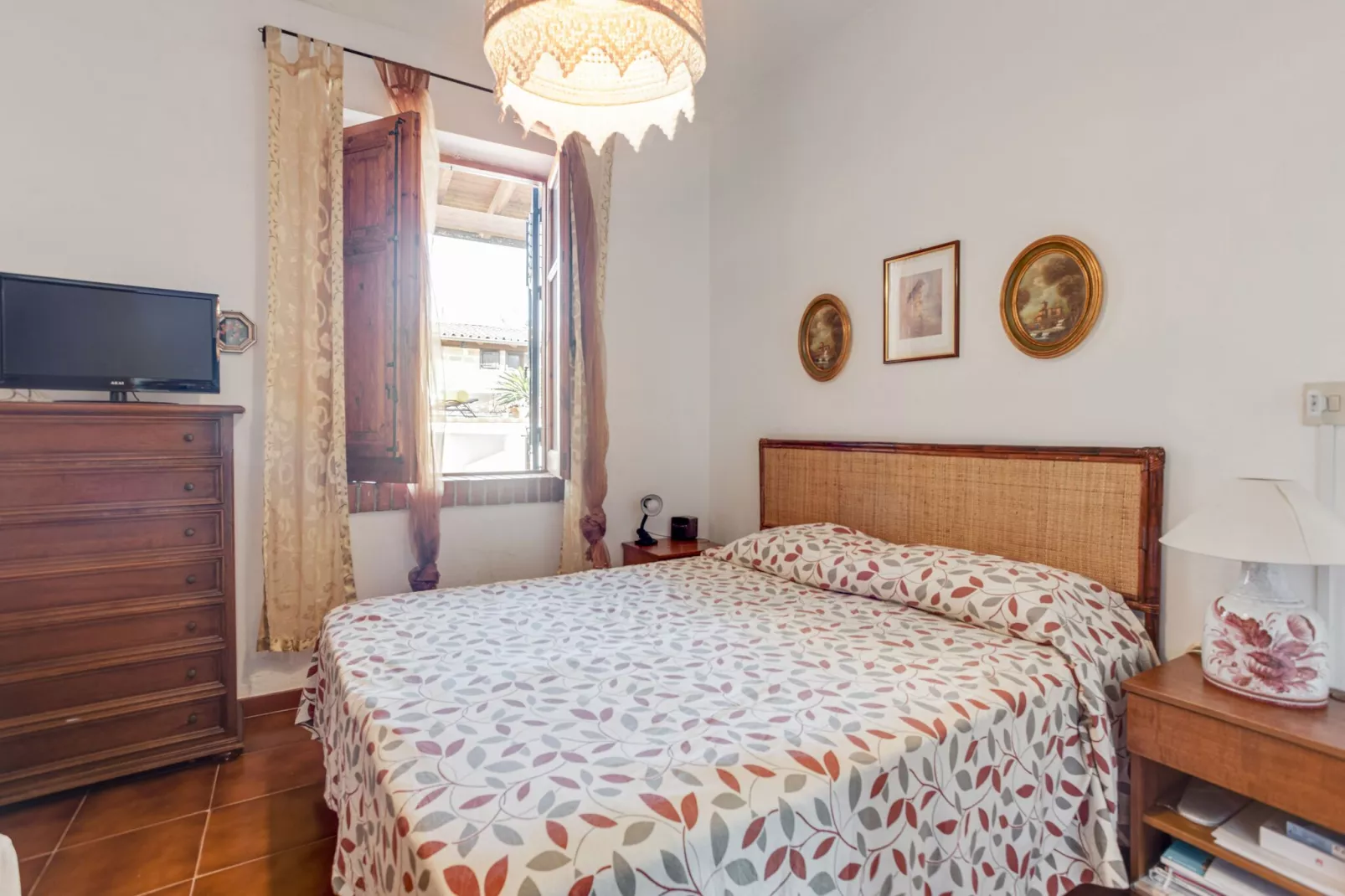 Belvilla by OYO Charming Villa with Roof Terrace-Bedroom