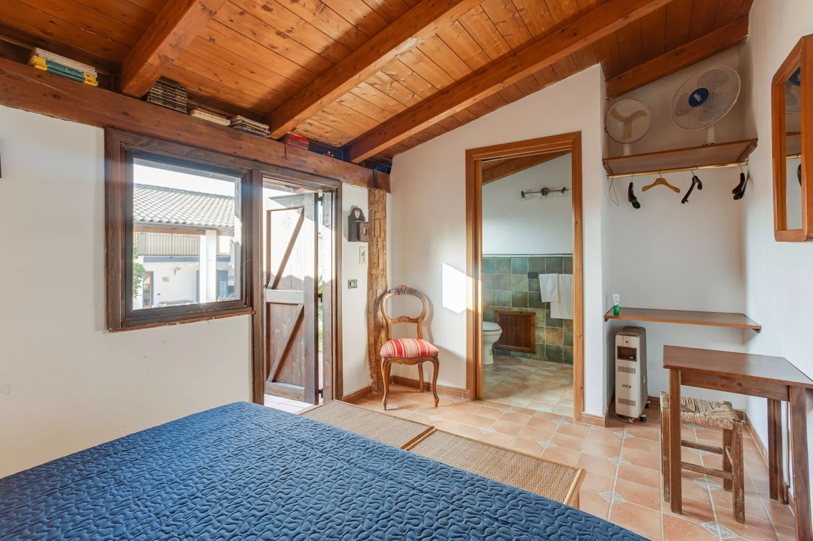 Belvilla by OYO Charming Villa with Roof Terrace-Bedroom