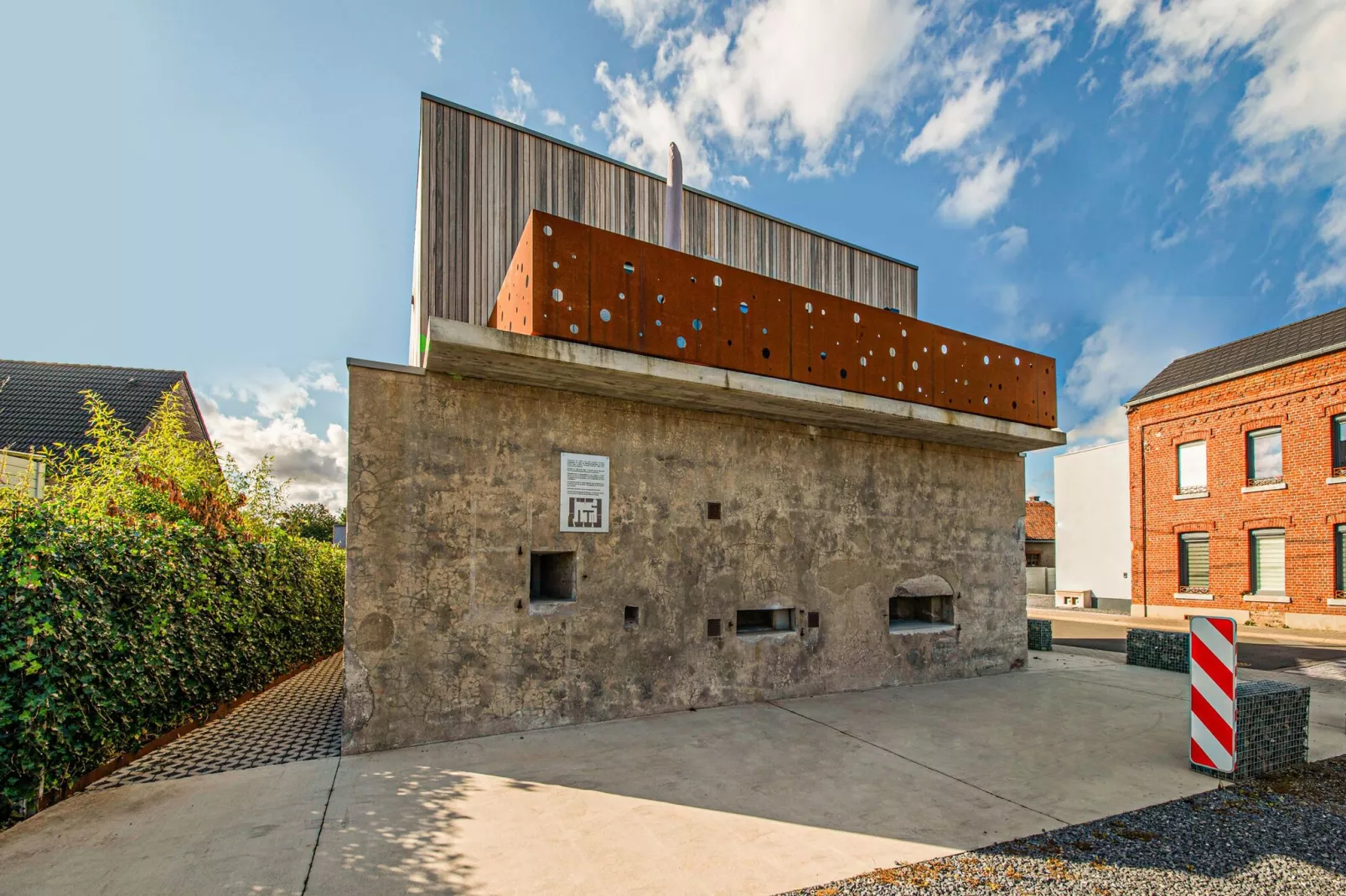 Bunker Richelle-Exterior summer