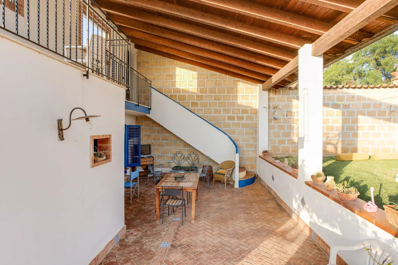 Belvilla by OYO Charming Villa with Roof Terrace-Terrace balcony
