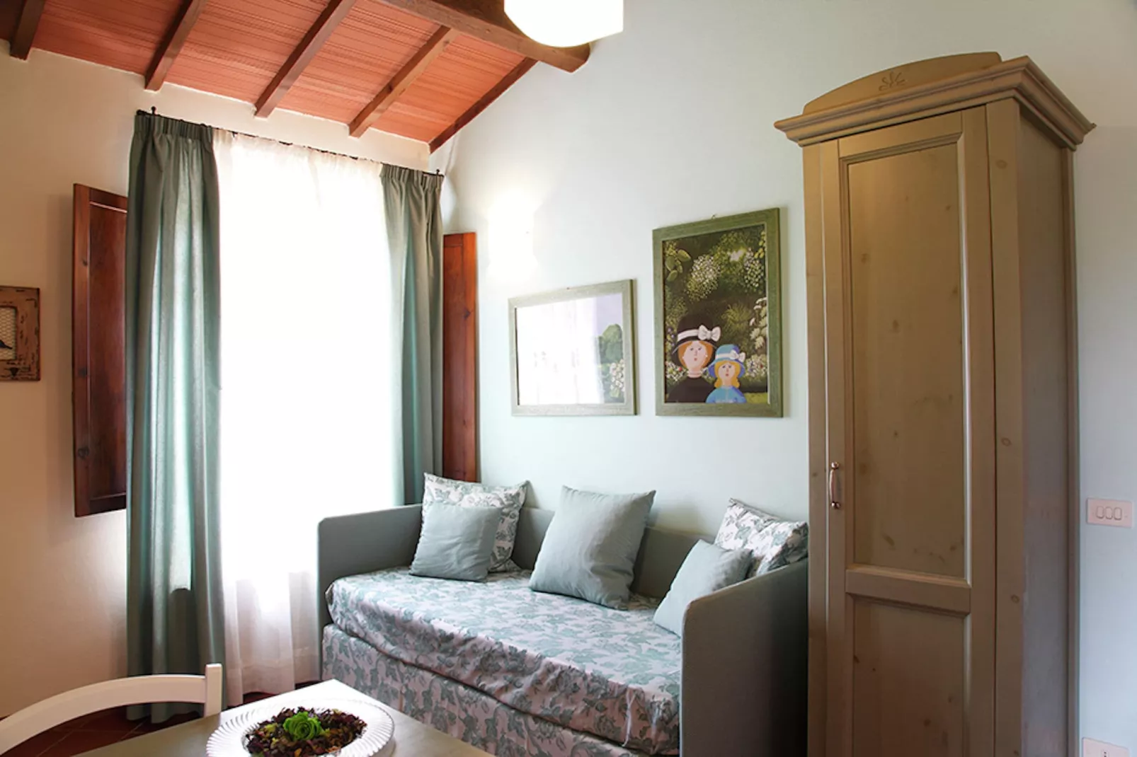 Cinquefoglia-Living room