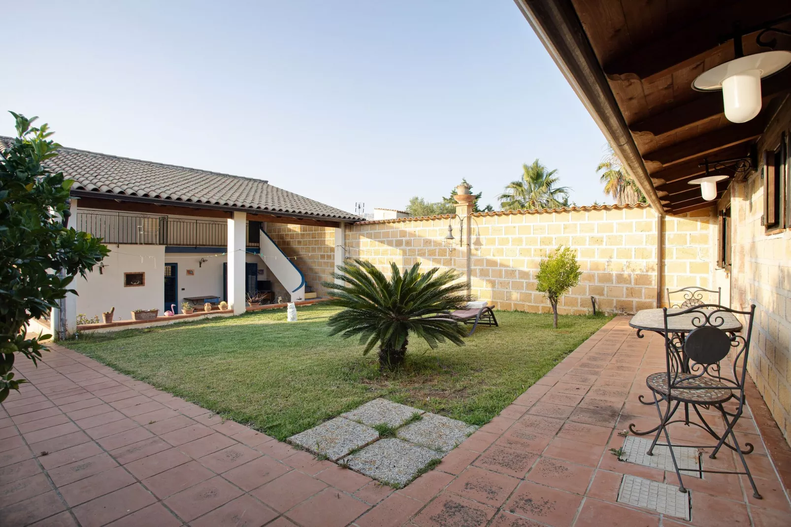 Belvilla by OYO Charming Villa with Roof Terrace-Gardens summer
